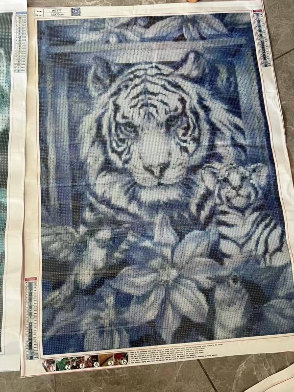 Diamond Painting White tiger with small baby tiger 50*70cm - Image 2